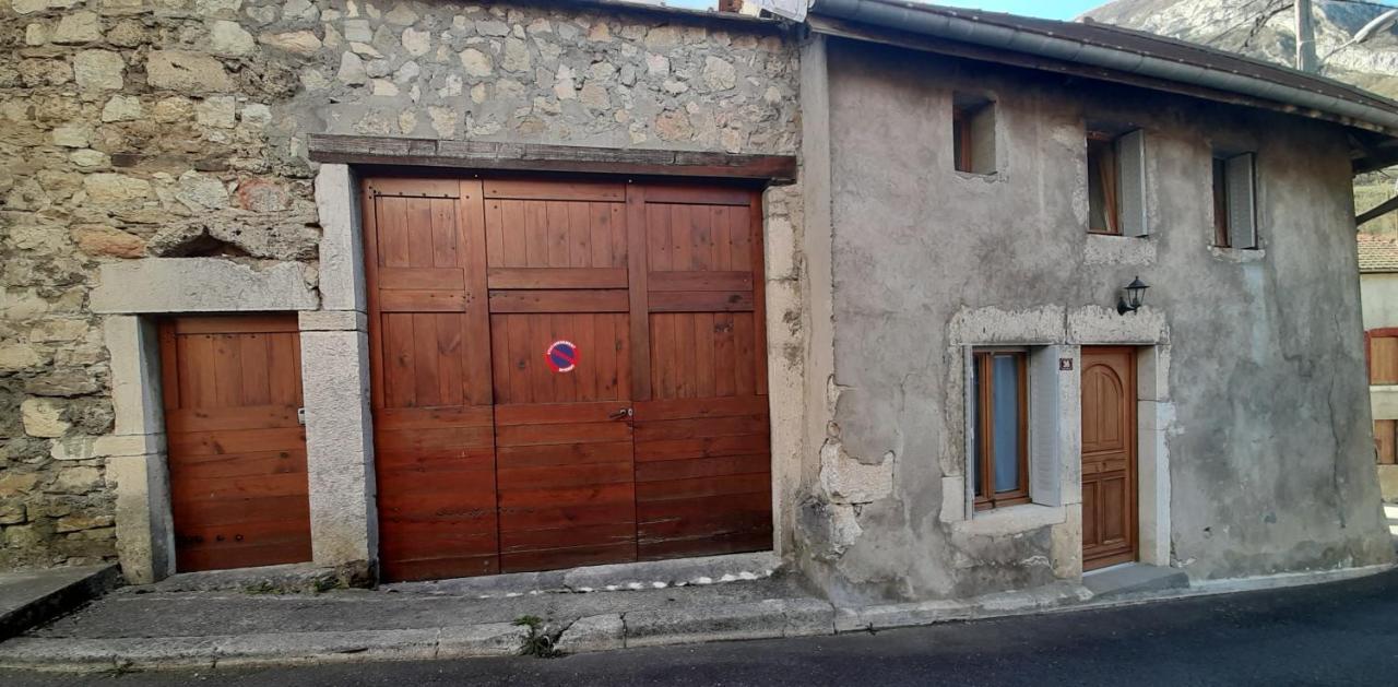 Virieu-le-Grand Petite Maison De Village Situee Entre Lacs, Cascades Et Montagnes מראה חיצוני תמונה